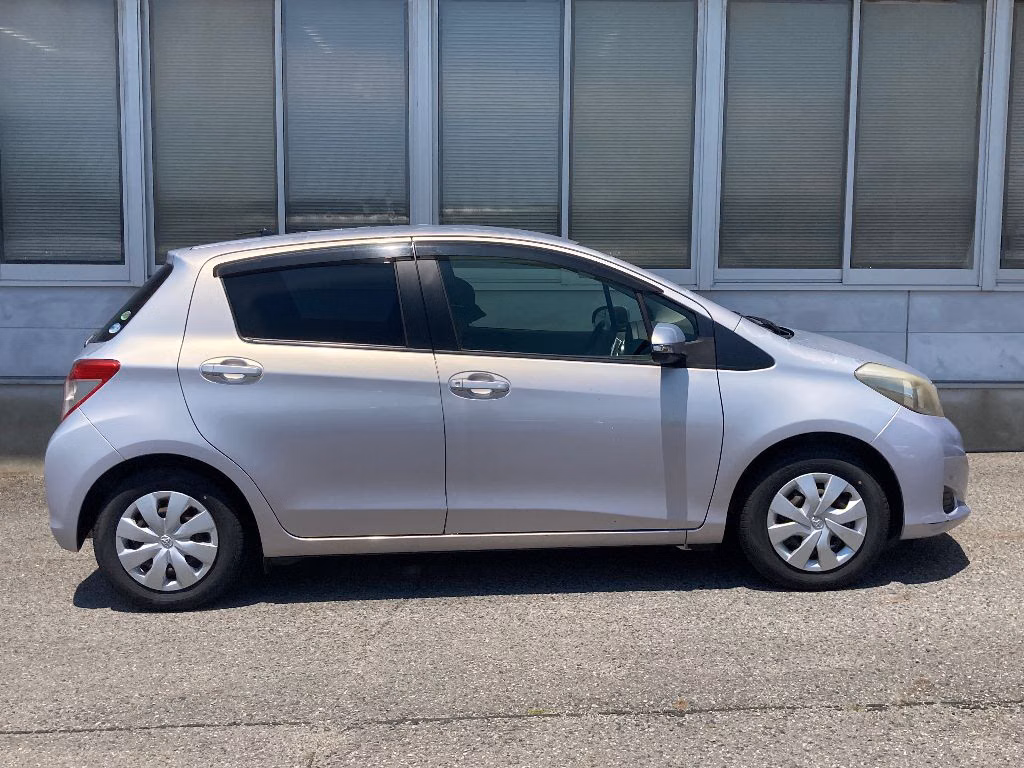 TOYOTA VITZ