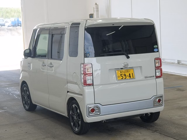DAIHATSU WAKE