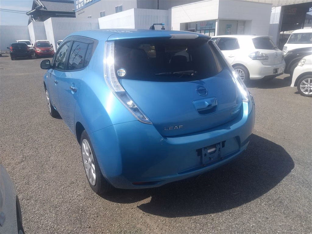 NISSAN LEAF