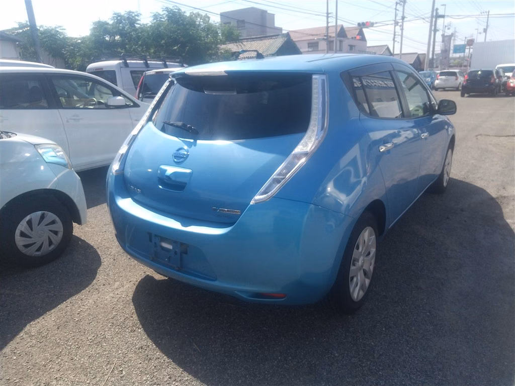 NISSAN LEAF