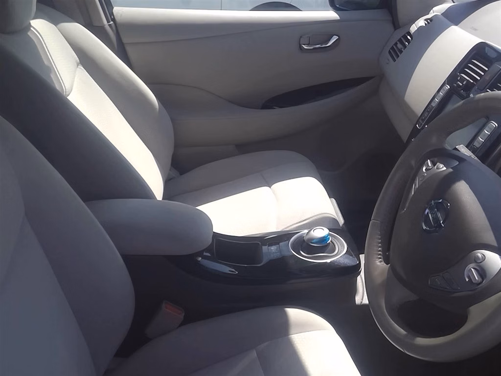 NISSAN LEAF