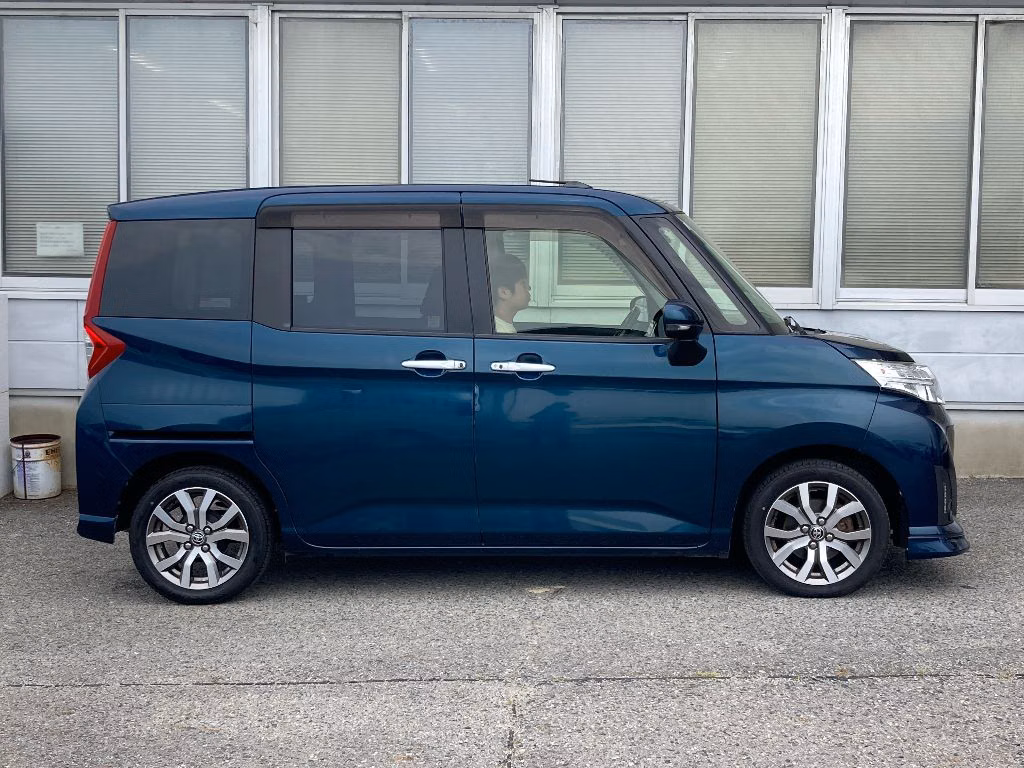 TOYOTA ROOMY