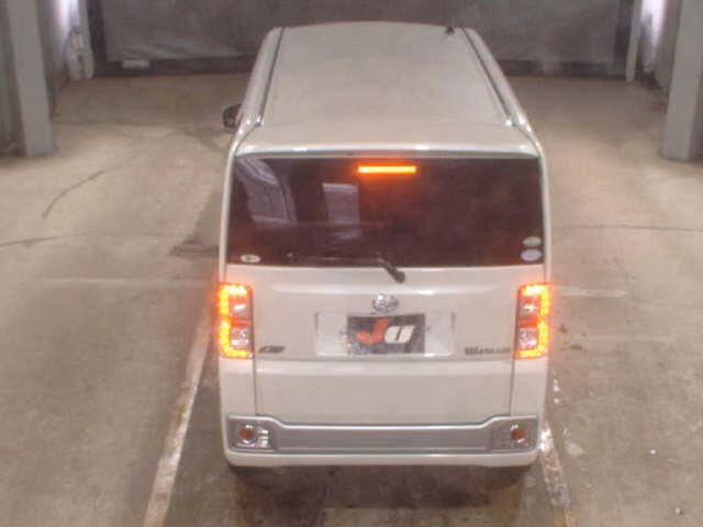 DAIHATSU WAKE