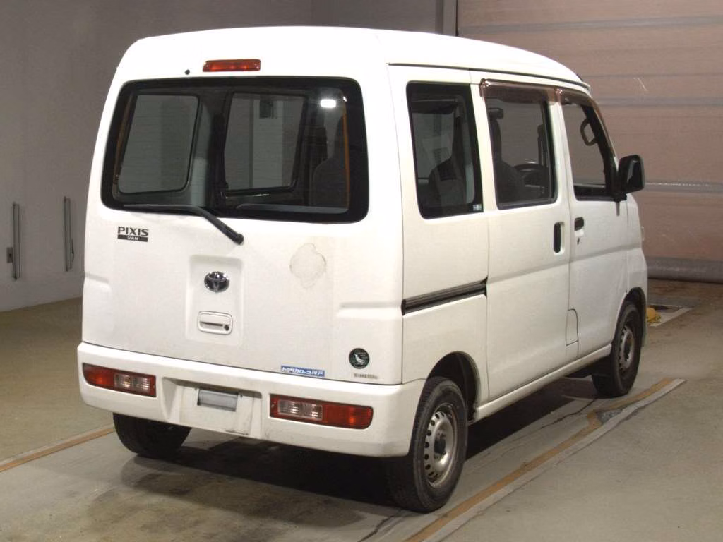 TOYOTA PIXIS VAN