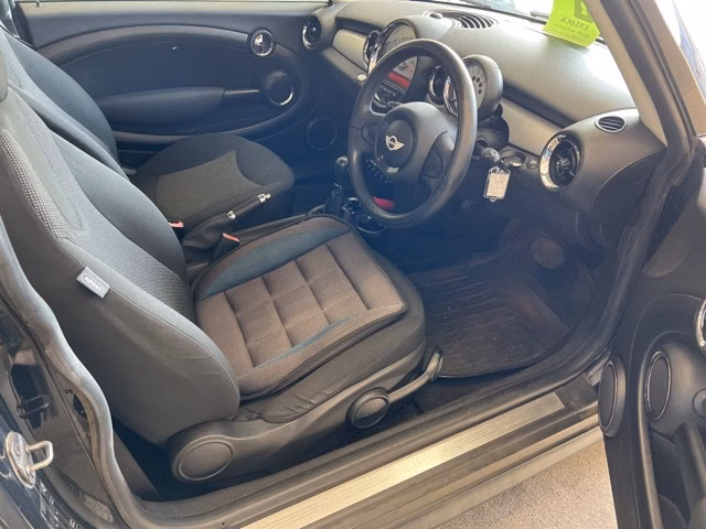 MINI HATCH