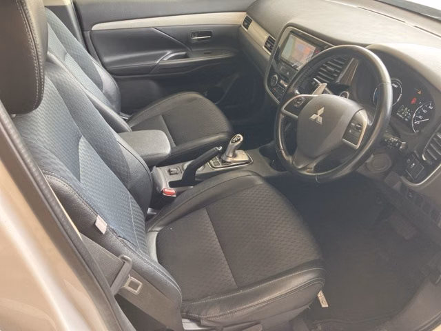 MITSUBISHI OUTLANDER