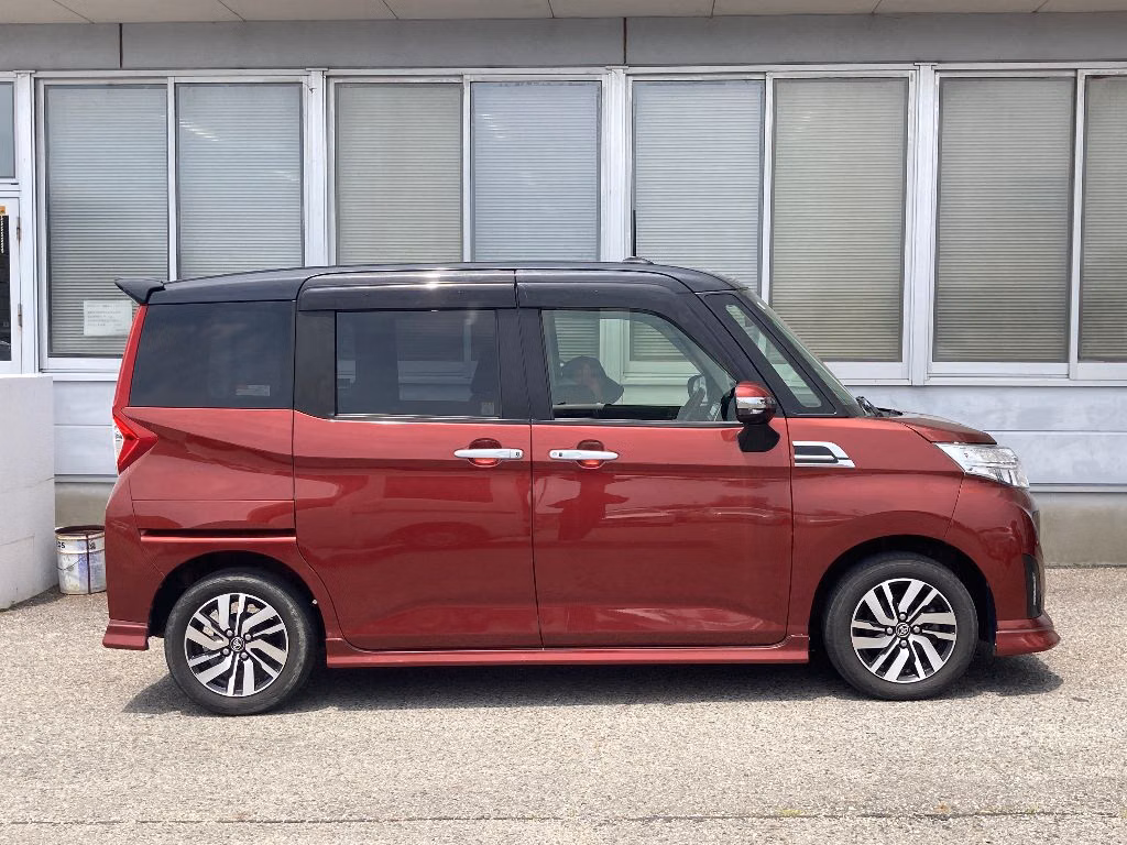 TOYOTA ROOMY