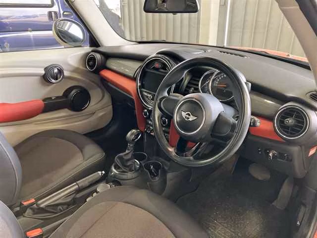 MINI HATCH