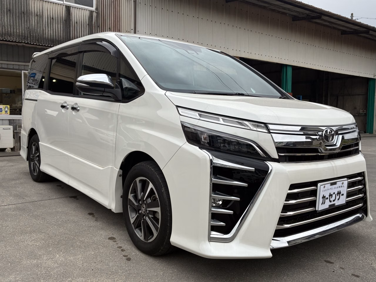 TOYOTA VOXY