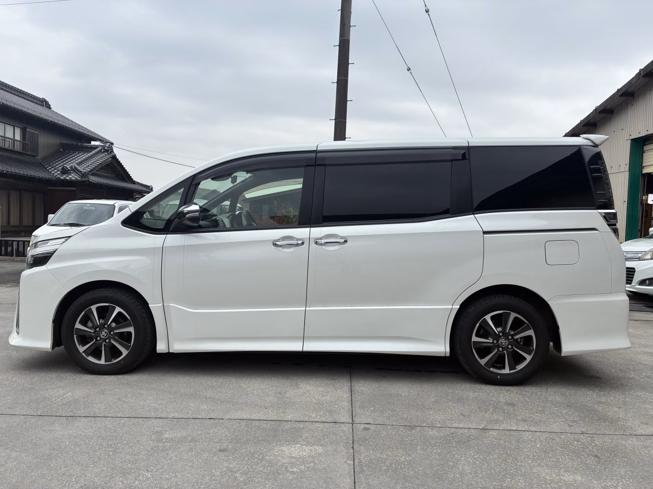 TOYOTA VOXY