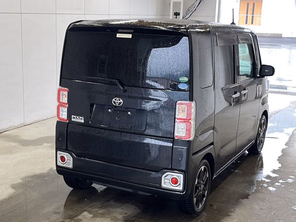 TOYOTA PIXIS MEGA