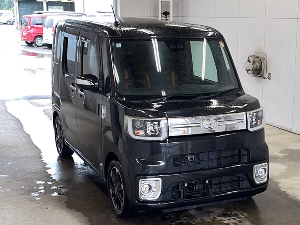 TOYOTA PIXIS MEGA