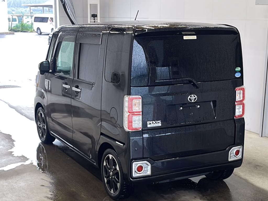 TOYOTA PIXIS MEGA