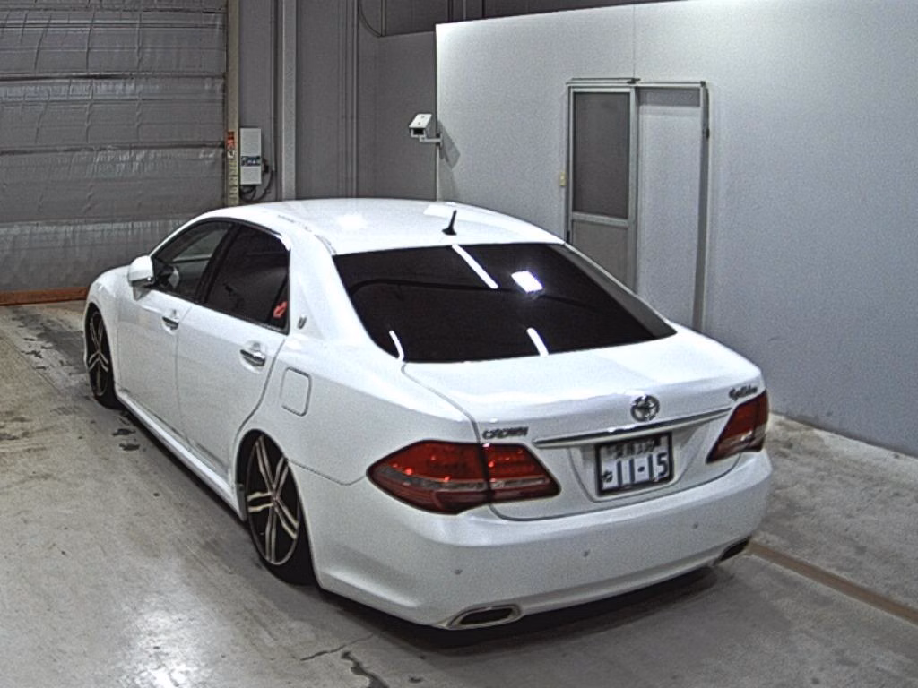 TOYOTA CROWN