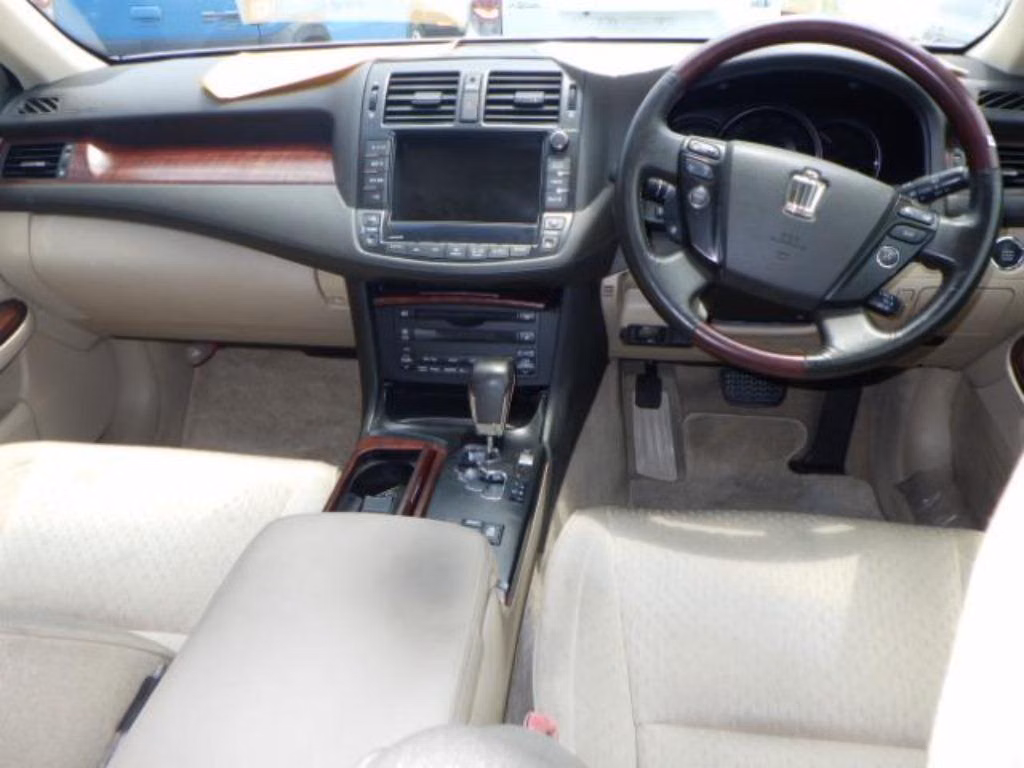 TOYOTA CROWN