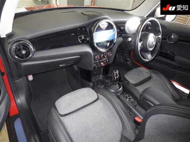 MINI HATCH