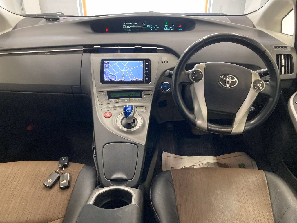 TOYOTA PRIUS