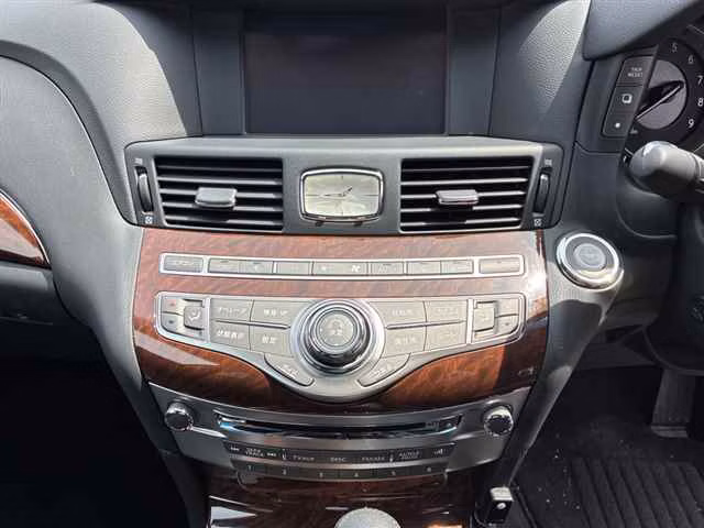 NISSAN FUGA