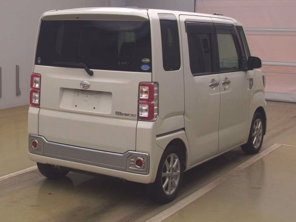 DAIHATSU WAKE