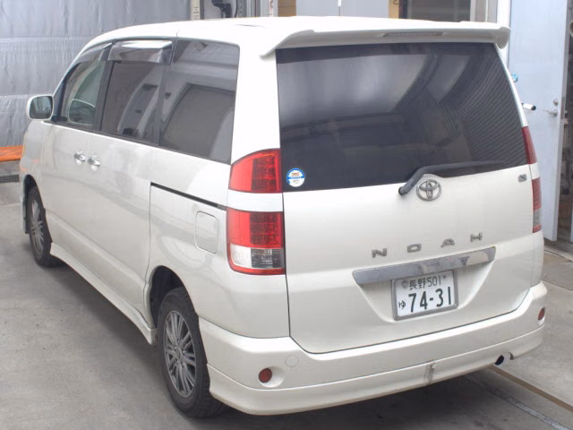 TOYOTA NOAH