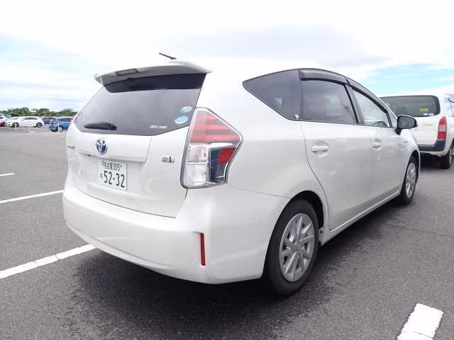 TOYOTA PRIUS ALPHA