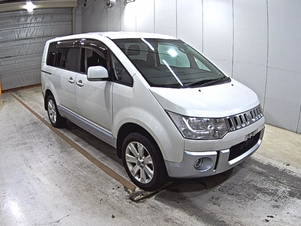 MITSUBISHI DELICA D:5