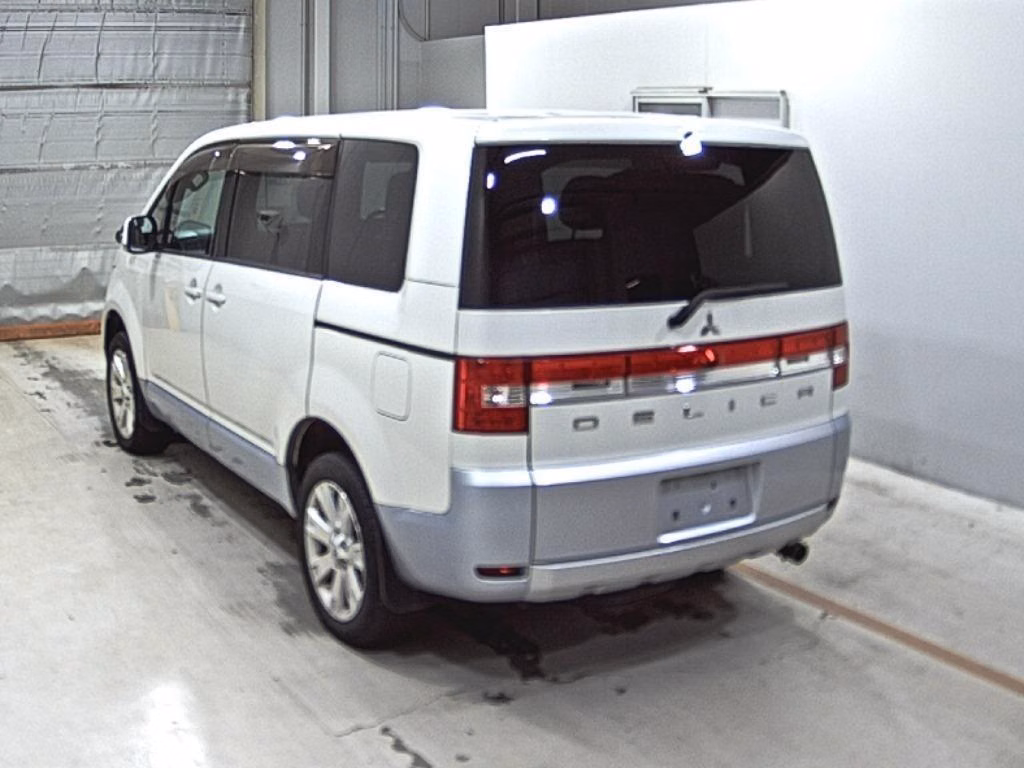 MITSUBISHI DELICA D:5