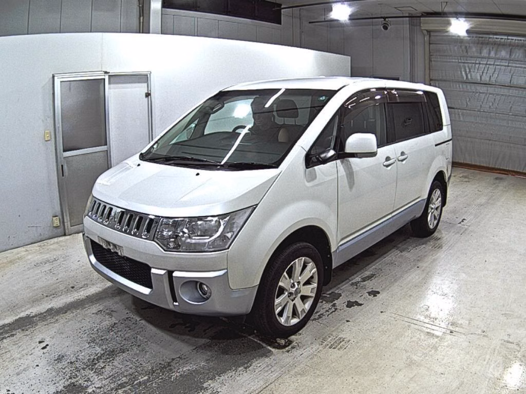 MITSUBISHI DELICA D:5