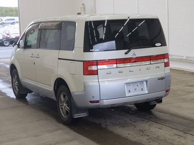 MITSUBISHI DELICA D:5