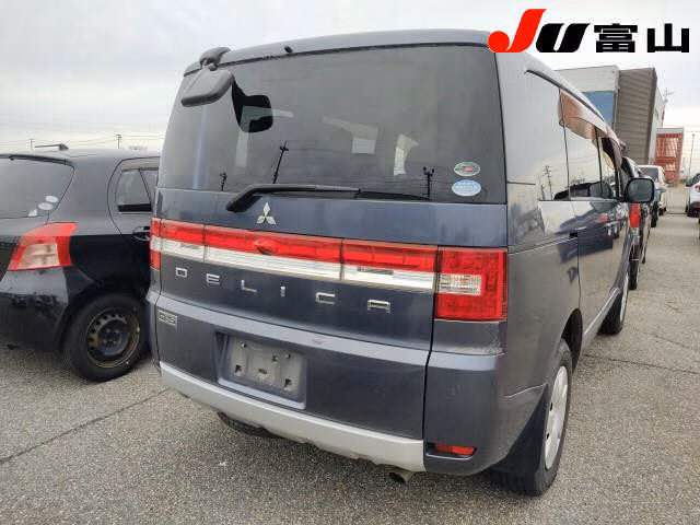 MITSUBISHI DELICA D:5