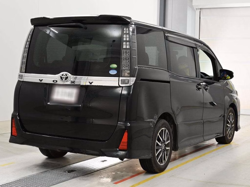 TOYOTA VOXY