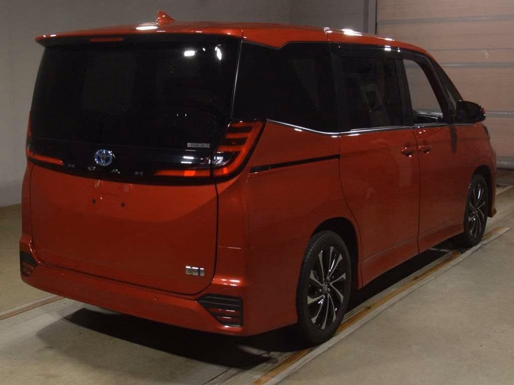 TOYOTA NOAH