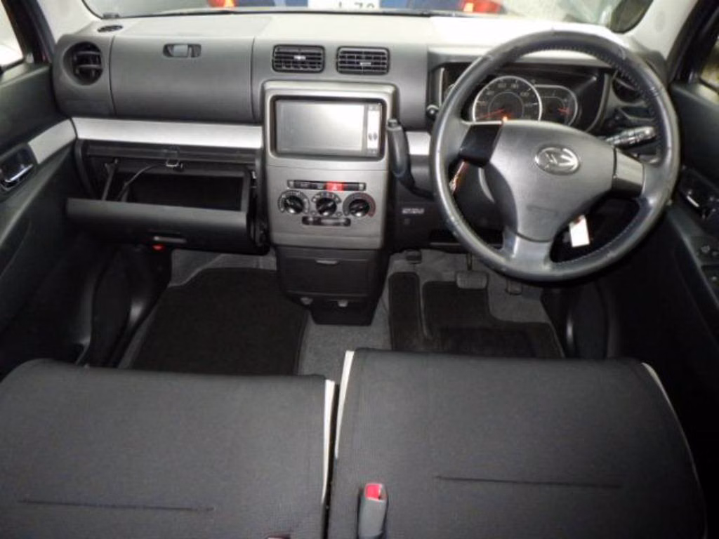 DAIHATSU MOVE CONTE