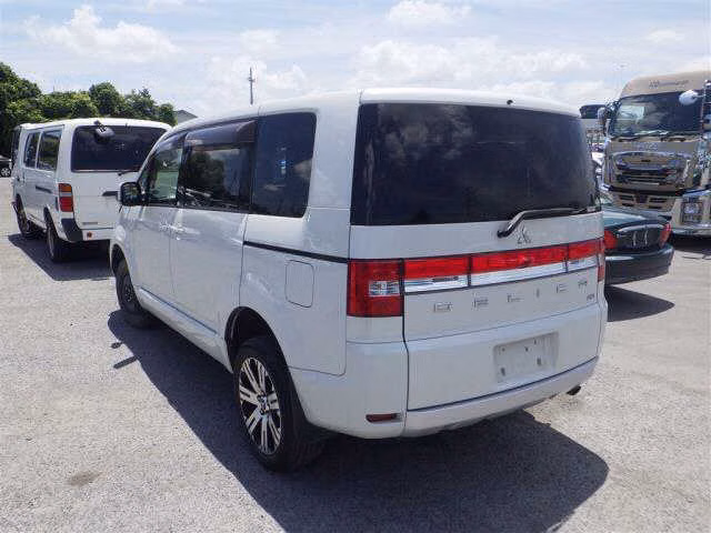 MITSUBISHI DELICA D:5