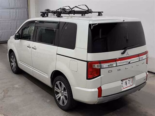 MITSUBISHI DELICA D:5