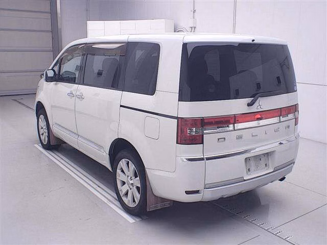MITSUBISHI DELICA D:5