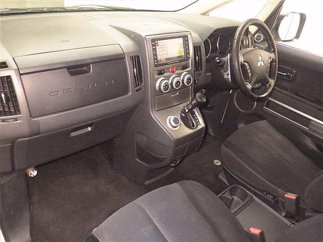 MITSUBISHI DELICA D:5