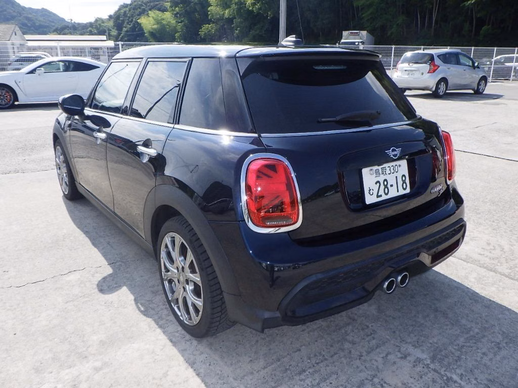 MINI HATCH
