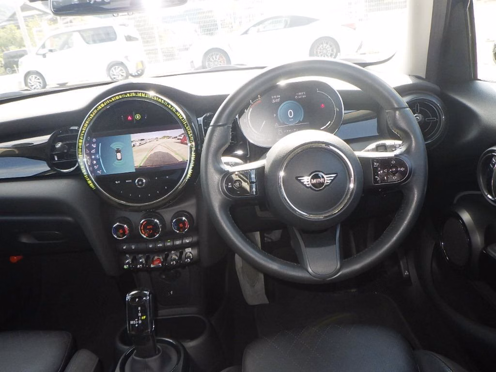 MINI HATCH