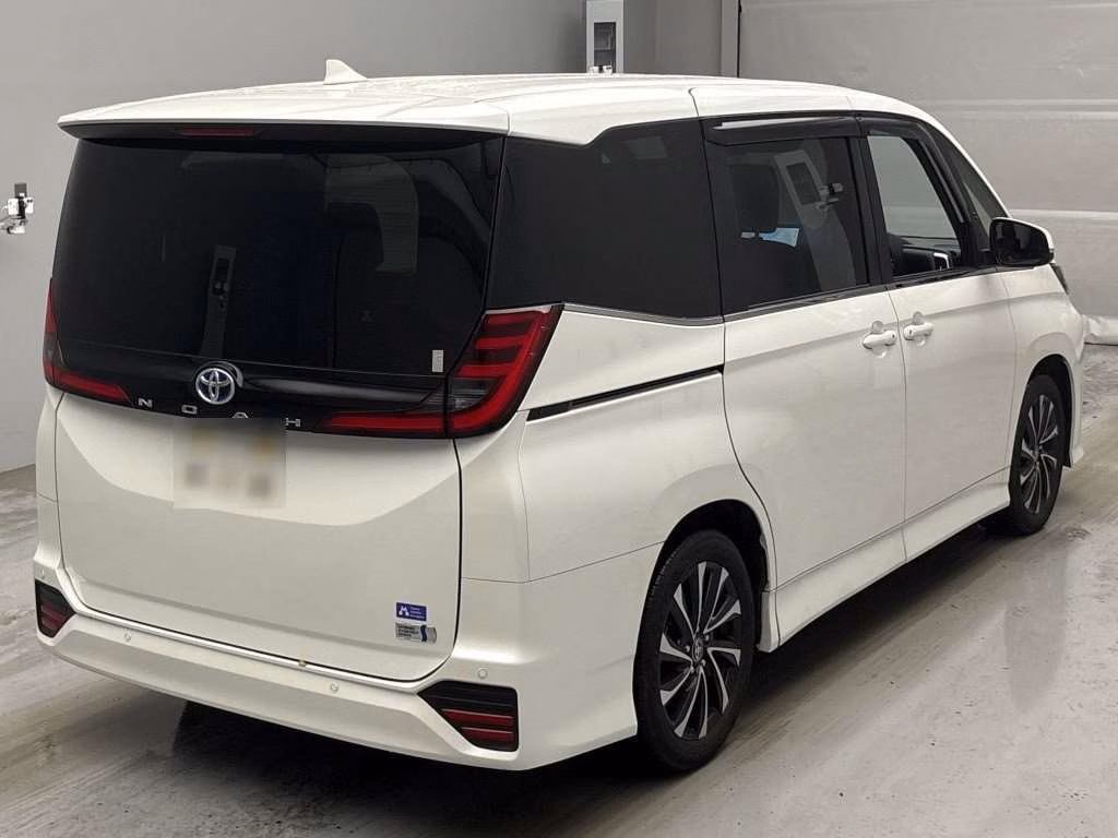 TOYOTA NOAH