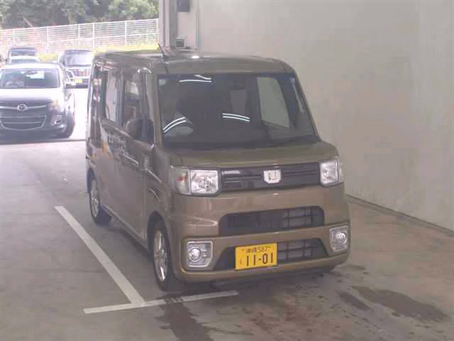 DAIHATSU WAKE