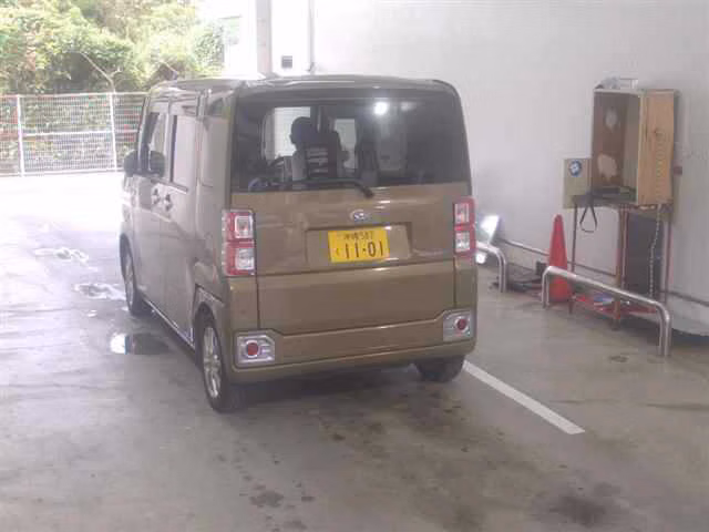 DAIHATSU WAKE