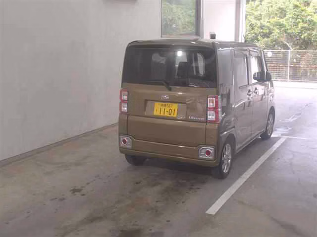 DAIHATSU WAKE