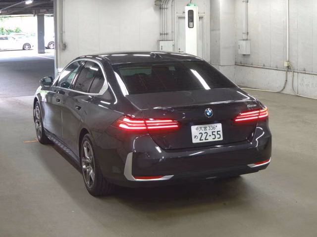 BMW 5-SERIES