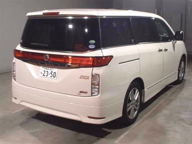 NISSAN ELGRAND