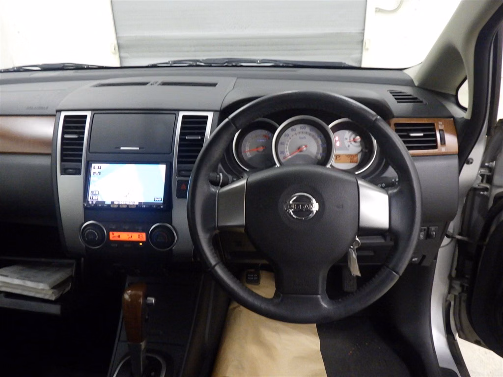 NISSAN TIIDA LATIO