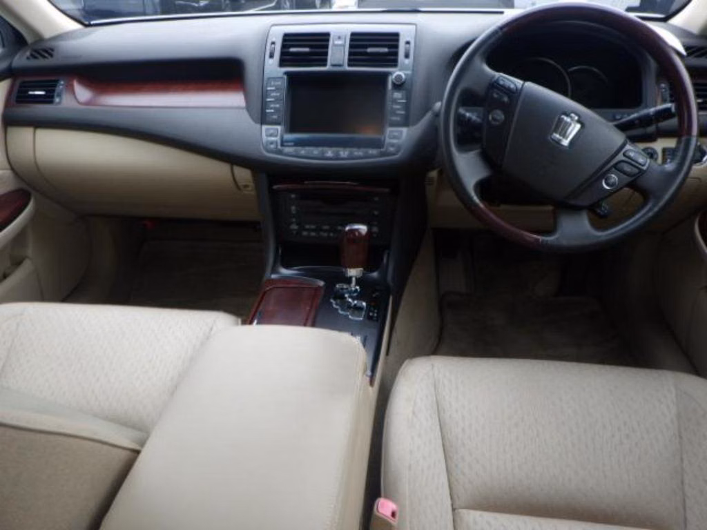 TOYOTA CROWN