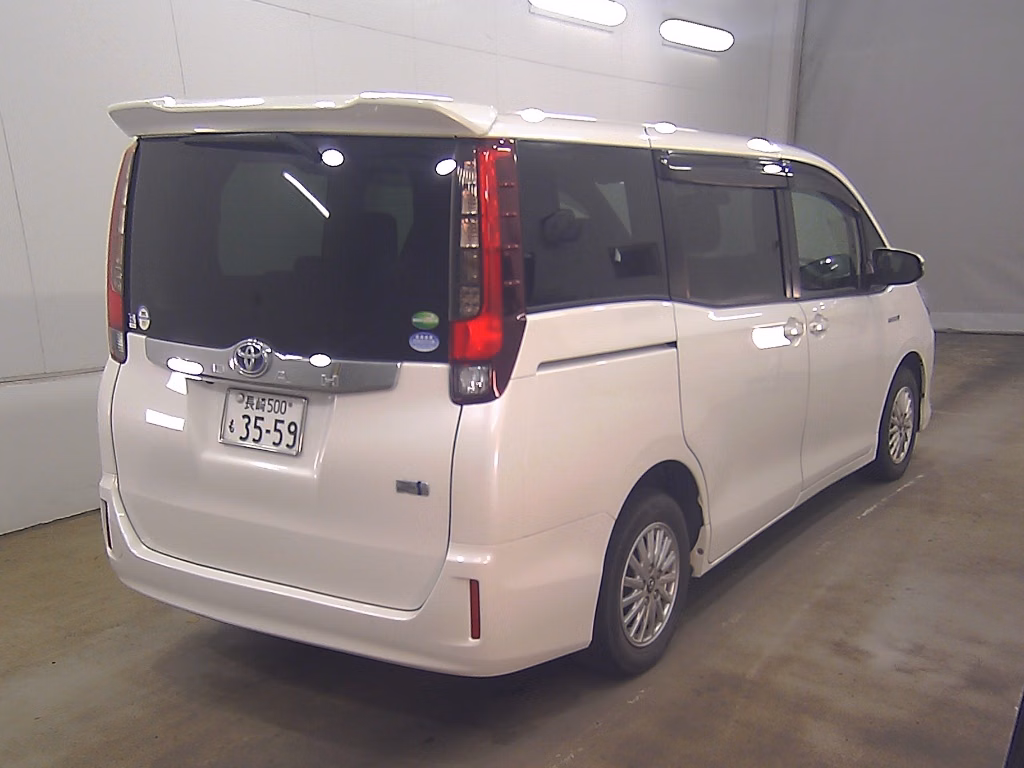 TOYOTA NOAH
