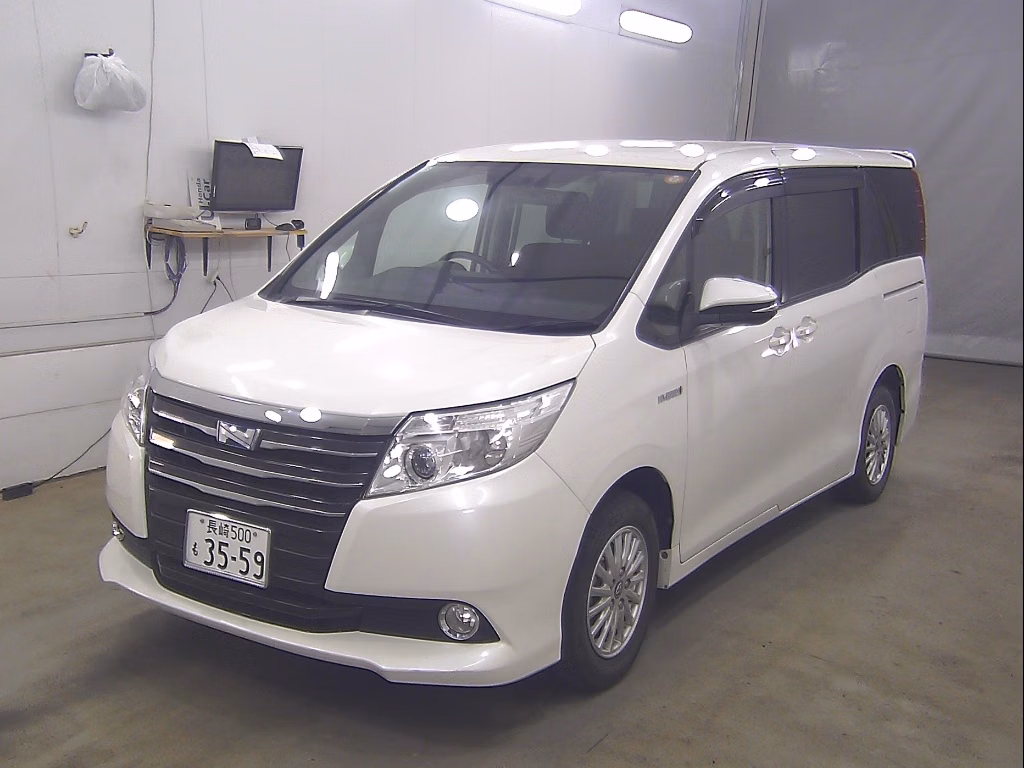 TOYOTA NOAH