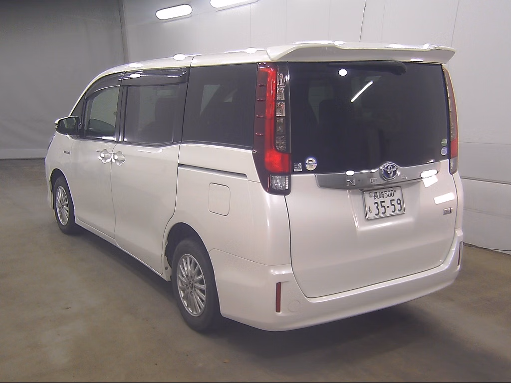 TOYOTA NOAH